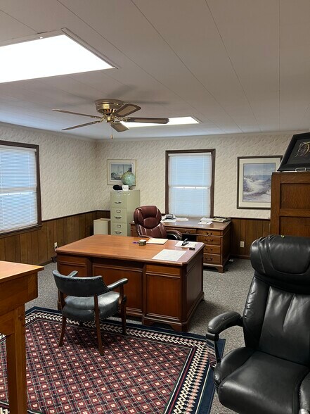 More Photos Of 1513 Anderson St, Belton Office For Sale
