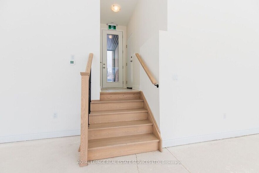 More Photos Of 3289 Sixth Line, Oakville General Retail For Lease