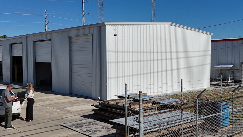More Photos Of 170 Rich St, Venice Warehouse For Sale
