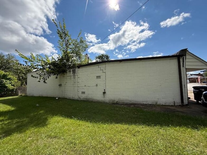 More Photos Of 501 Lake Ave, Elyria General Retail For Sale