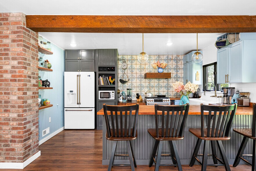 More Photos Of 60445 E Summit Rd W, Ashland Lodge Meeting Hall For Sale