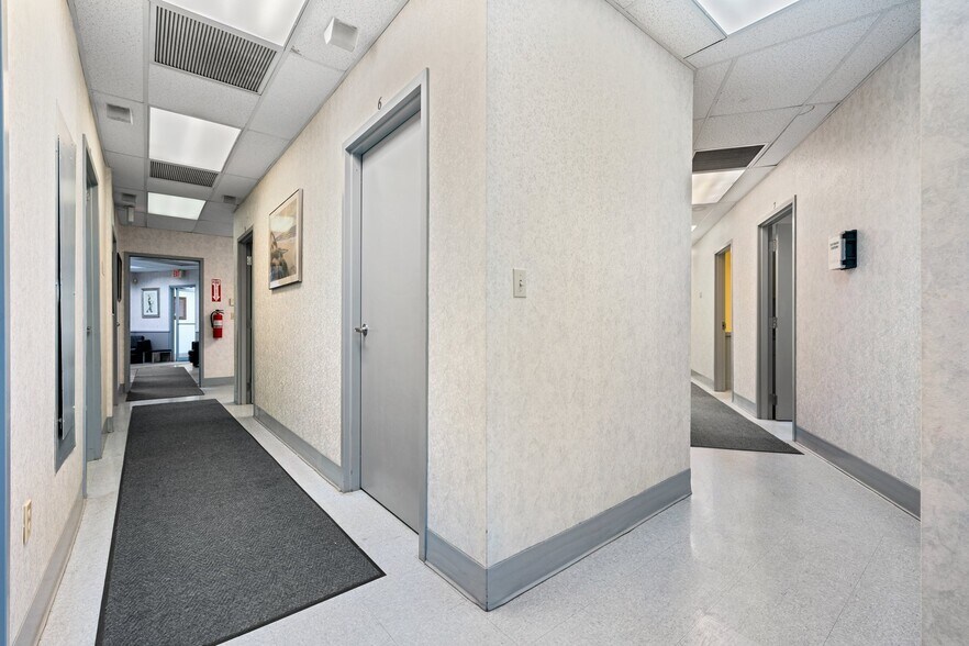 More Photos Of 20 S Main St, Manchester Freestanding For Lease