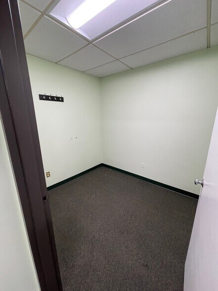 More Photos Of 992 High Ridge Rd, Stamford Medical For Lease