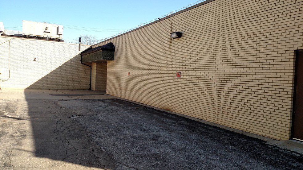 More Photos Of 17910 Van Dyke St, Detroit Manufacturing For Sale