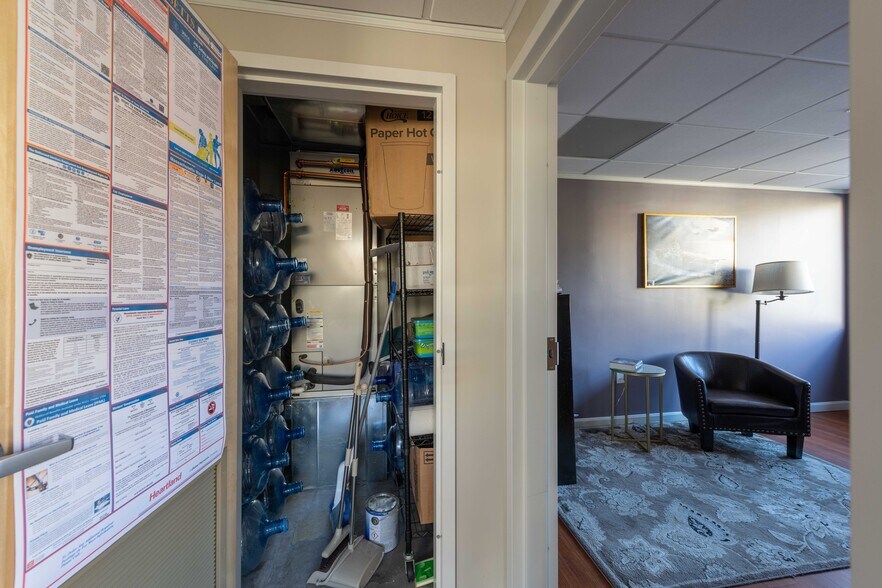 More Photos Of 1842 Beacon St, Brookline Medical For Sale