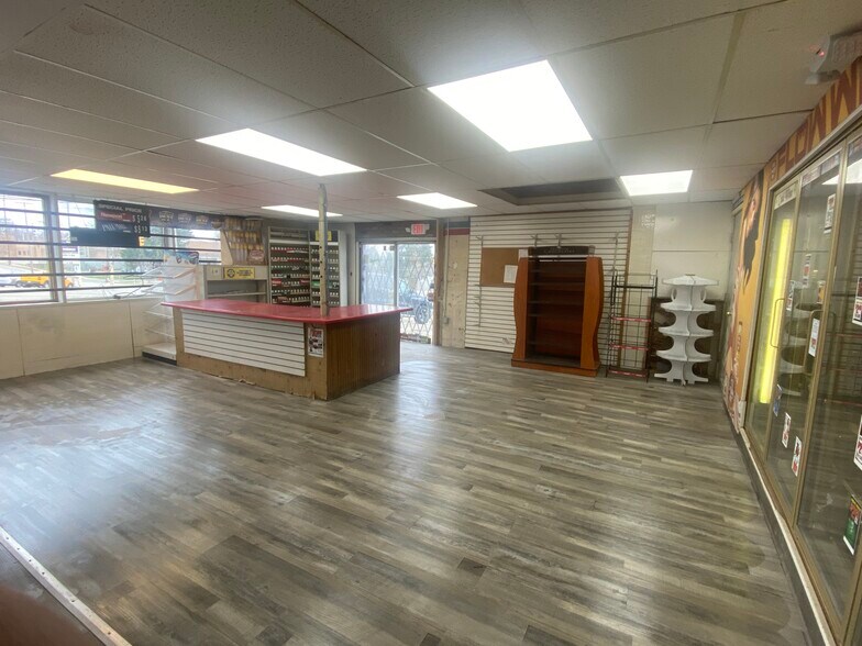 More Photos Of 233 Lexington Ave, Mansfield Convenience Store For Sale