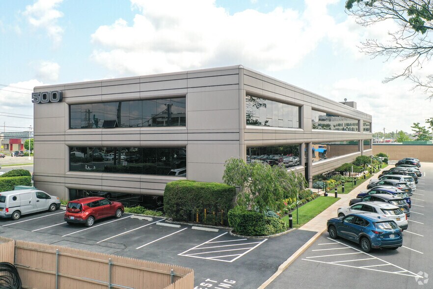 More Photos Of 500 Old Country Rd, Garden City Office For Lease