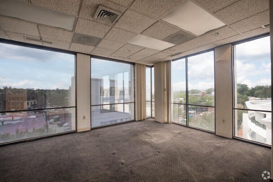 More Photos Of 11 Grace Ave, Great Neck Office For Lease