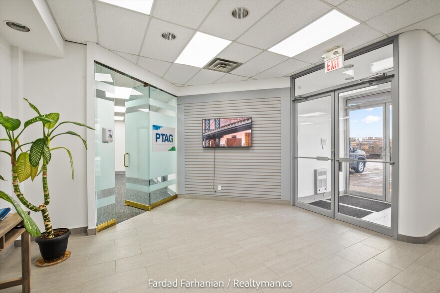 More Photos Of 42 Cardico Dr, Whitchurch-Stouffville Warehouse For Lease