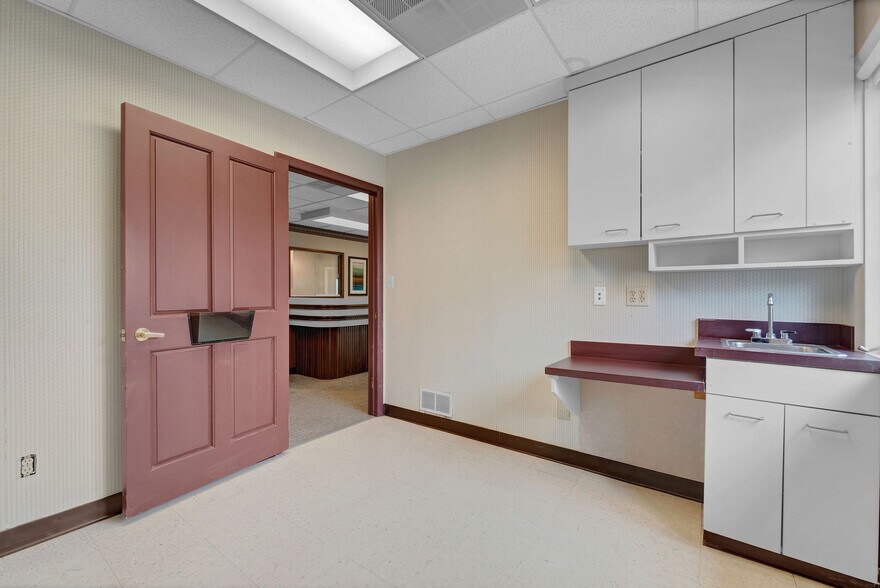 More Photos Of 600 Coventry Dr, Phillipsburg Medical For Sale