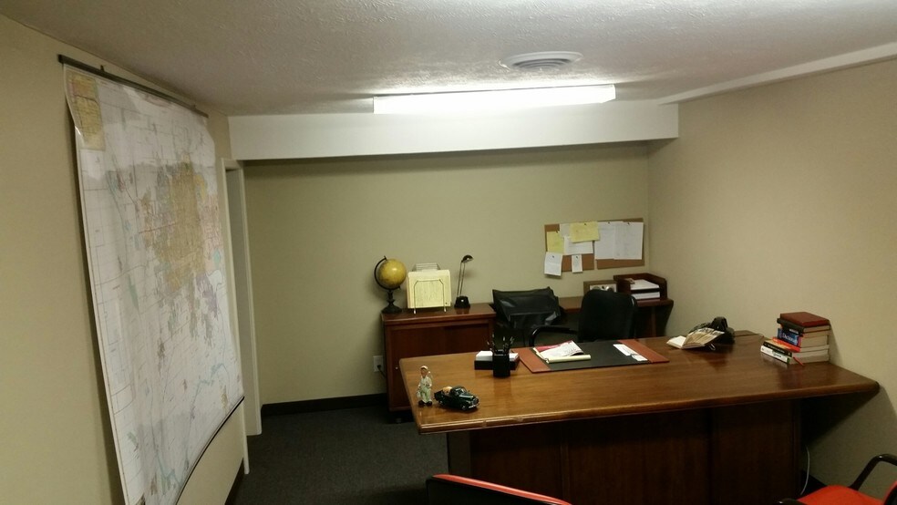 More Photos Of 1236-1248 Royal Dr, Papillion Warehouse For Lease