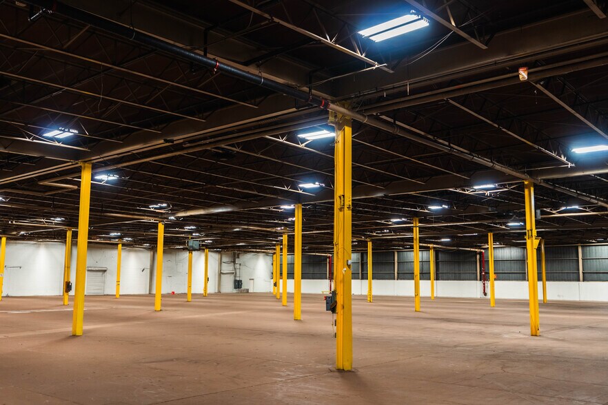 More Photos Of 2015 Washington Blvd, Baltimore Warehouse For Lease