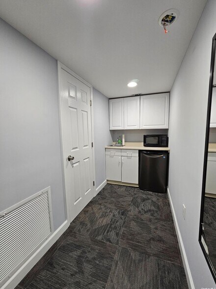 More Photos Of 76 Medford Ave, Patchogue Office For Lease