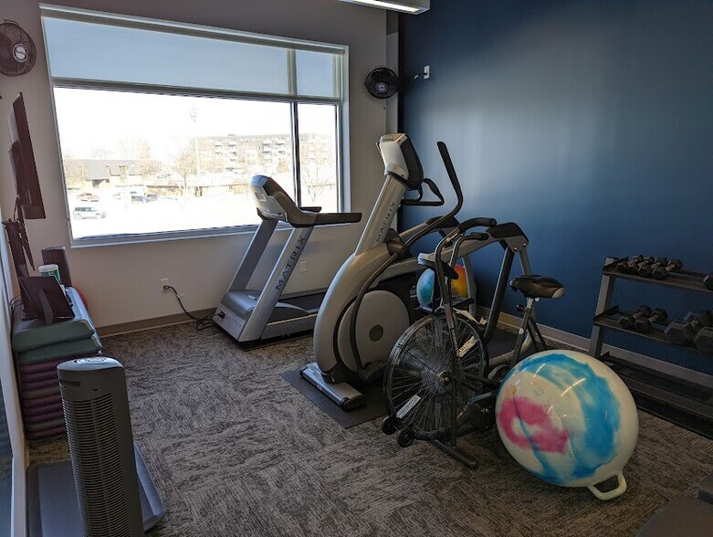 More Photos Of 34 Schroeder Ct, Madison Office For Lease