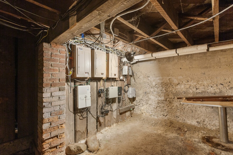 More Photos Of 23 Monroe St, Schenectady Apartments For Sale