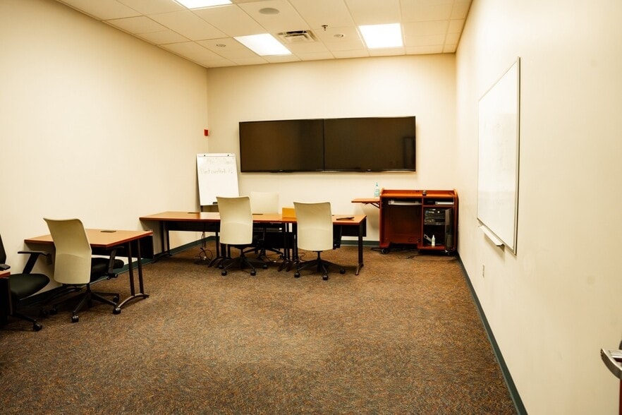 More Photos Of 3429 Regal Dr, Alcoa Office For Sale