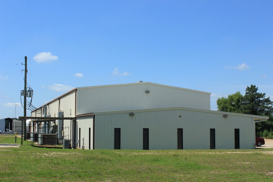 Primary Photo Of 11117 Mahaffey Rd, Tomball Manufacturing For Sale