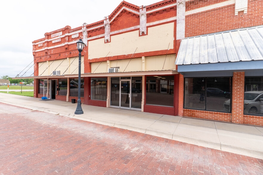 Primary Photo Of 110 E Clark St, Bartlett General Retail For Sale