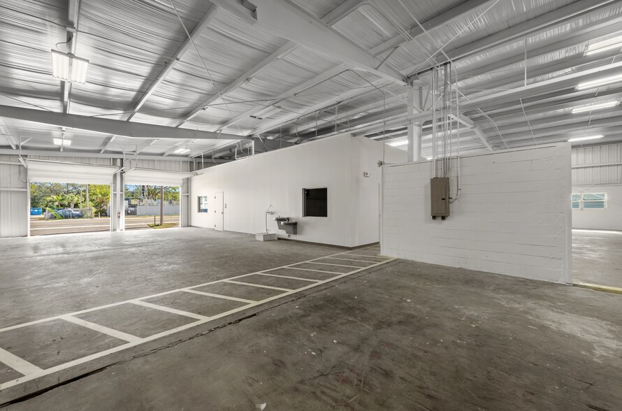 More Photos Of 5007 S Westshore Blvd, Tampa Warehouse For Lease