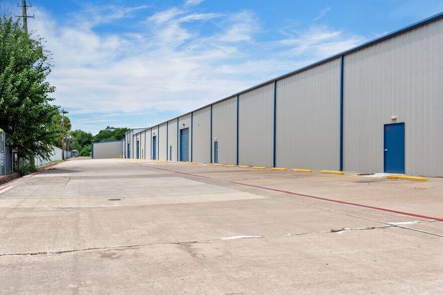 More Photos Of 3526-3530 Lang Rd, Houston Unknown For Lease