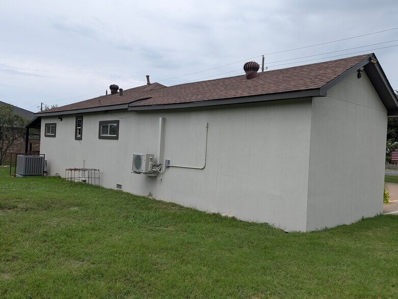 More Photos Of 429 N State Highway 342, Red Oak Office For Sale