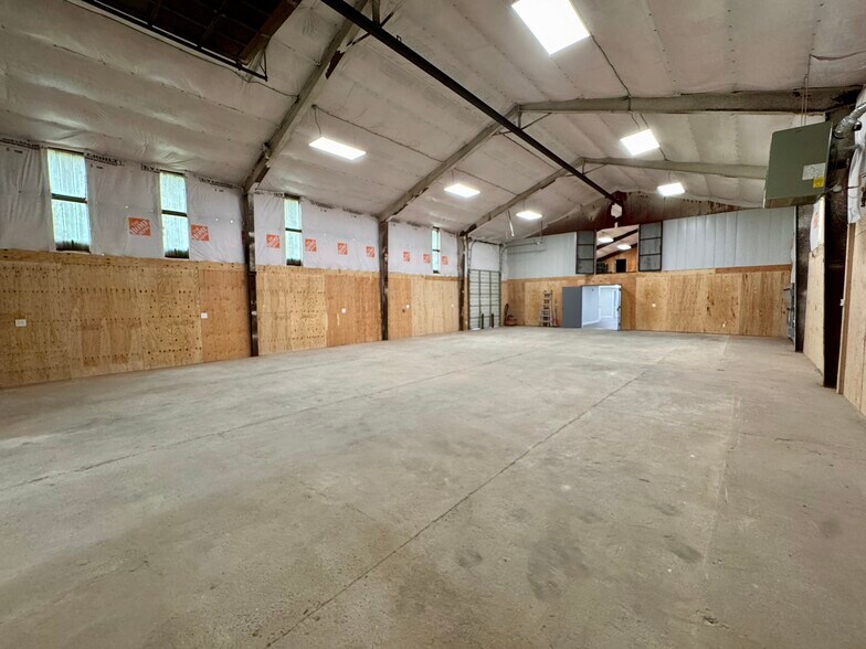 More Photos Of 4233 NE 147th Ave, Portland Warehouse For Lease