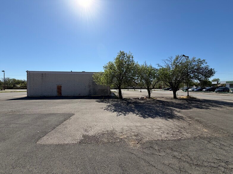 More Photos Of 8051 Boulevard 26, North Richland Hills Flex For Sale