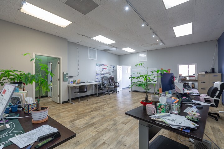 More Photos Of 16552 SE McLoughlin Blvd, Milwaukie Storefront Retail Office For Lease