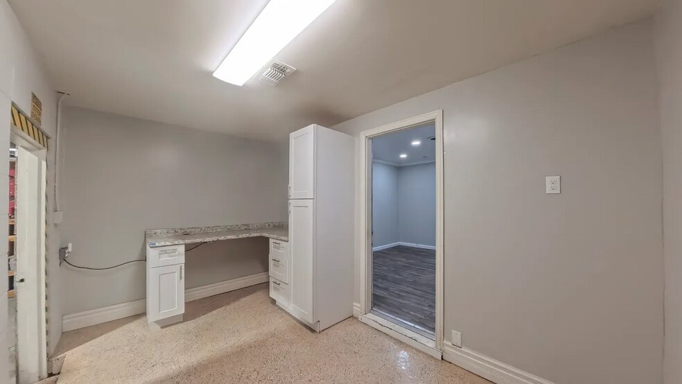 More Photos Of 1502 S Lipscomb St, Amarillo Light Distribution For Sale