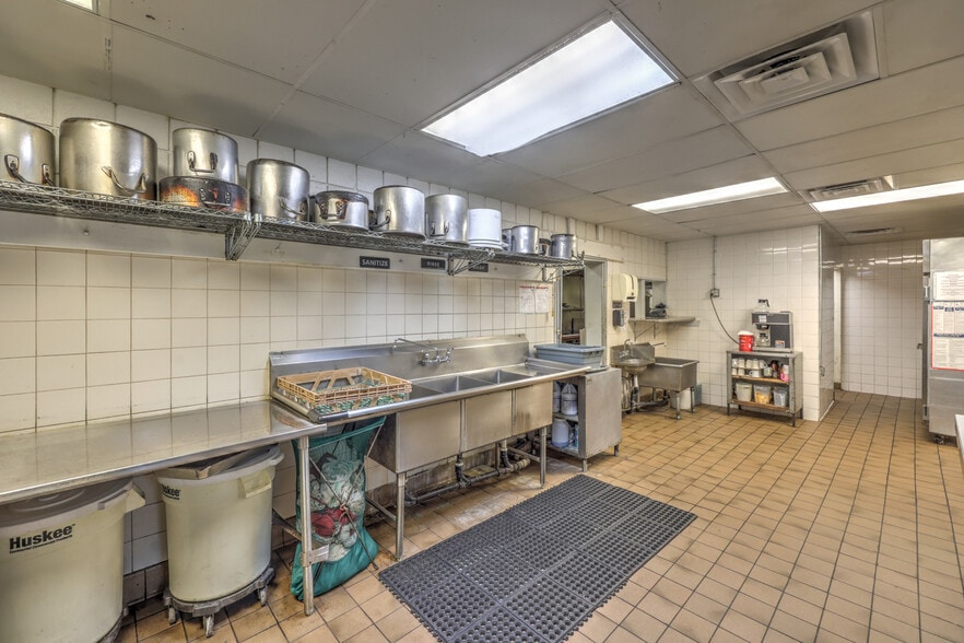 More Photos Of 2120-2126 S Boulder Hwy, Henderson Freestanding For Sale