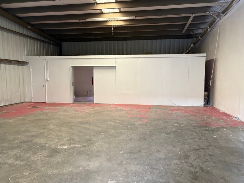 More Photos Of 3963 Exchange Ave, Naples Warehouse For Lease