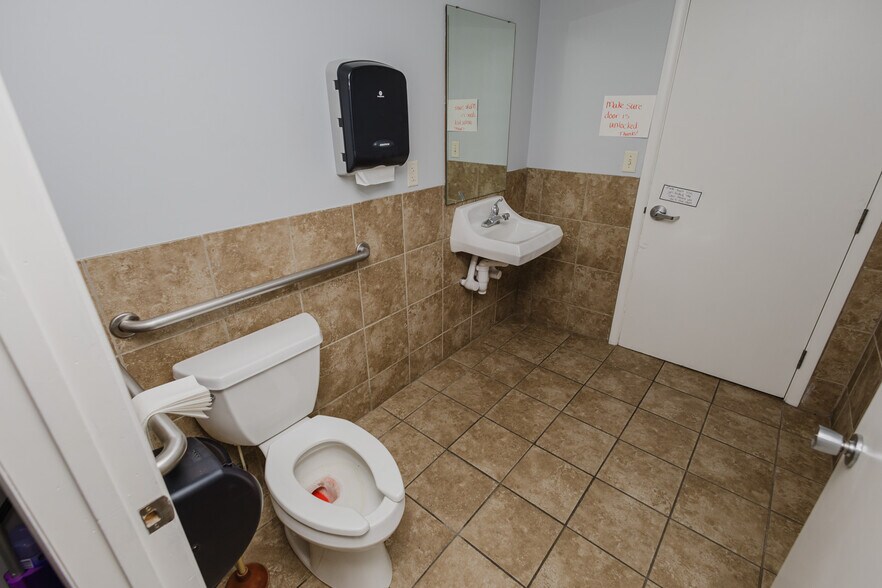 More Photos Of 724 N Main St, Newton Storefront For Sale