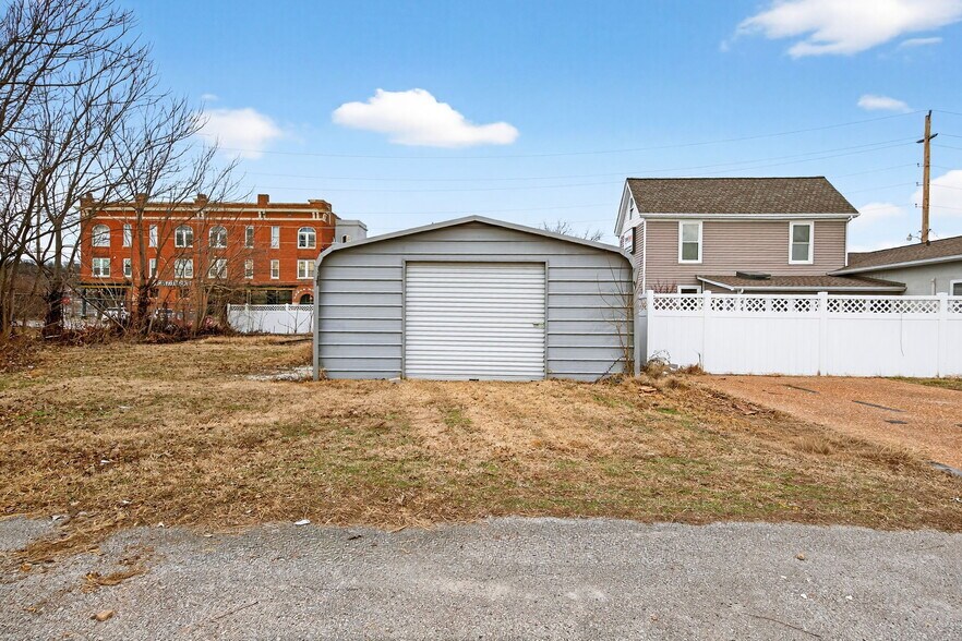 More Photos Of 114-116 E Orleans St, Pacific Office For Sale