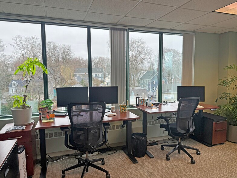 More Photos Of 1 Cate St, Portsmouth Office For Lease