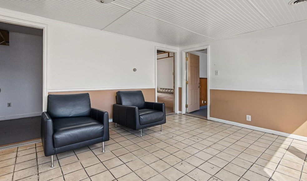 More Photos Of 3905 32nd St, Port Huron Showroom For Sale