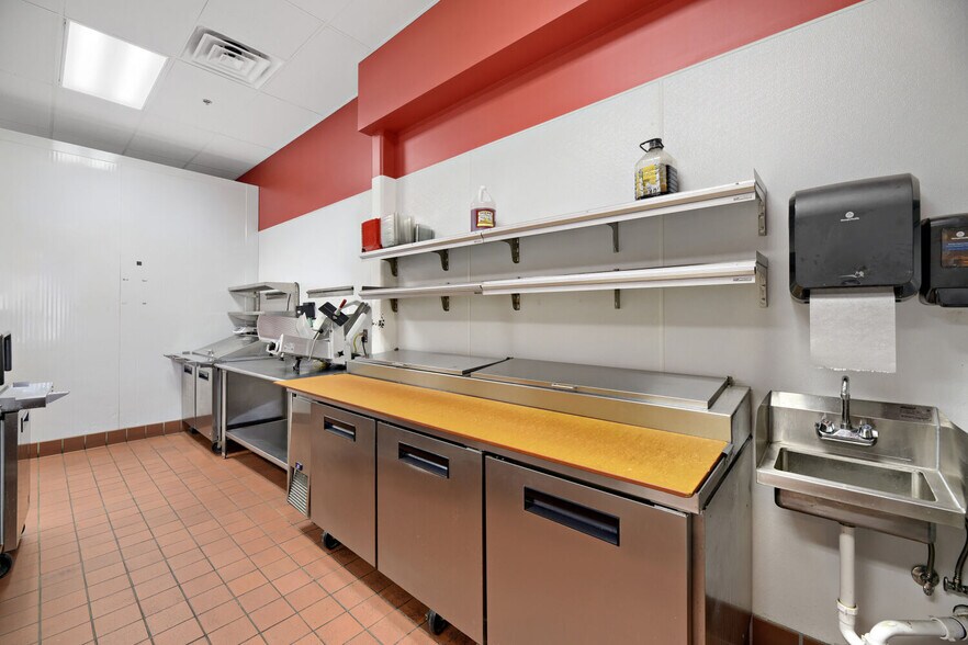 More Photos Of 6200 Leetsdale Dr, Denver Storefront For Lease