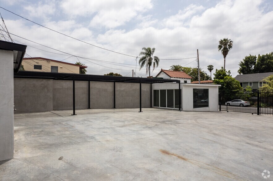 More Photos Of 900-908 N Fairfax Ave, West Hollywood Freestanding For Lease