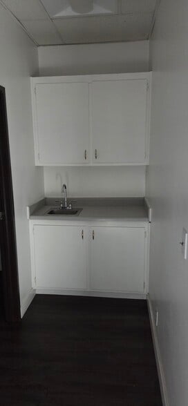 More Photos Of 9155 Alabama Ave, Chatsworth Light Manufacturing For Lease