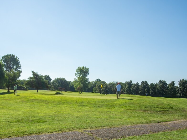 More Photos Of 3500 Kingshighway, East Saint Louis Golf Course Driving Range For Sale