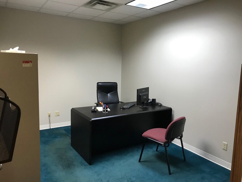 More Photos Of 1412-1418 MacCorkle Ave SW, Charleston Storefront For Lease