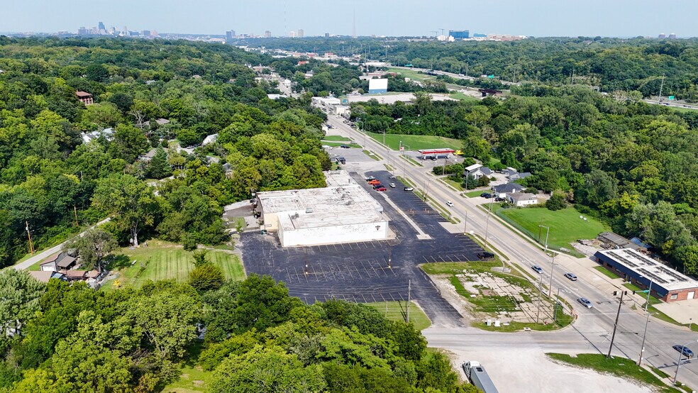 More Photos Of 1260-1280 Merriam Ln, Kansas City General Retail For Sale