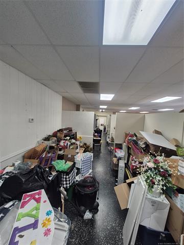 More Photos Of 401 S Chouteau Ave, Chouteau Convenience Store For Sale