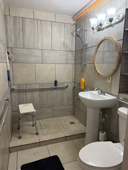 More Photos Of 3929 Lewis Ave, Lincoln Specialty For Sale