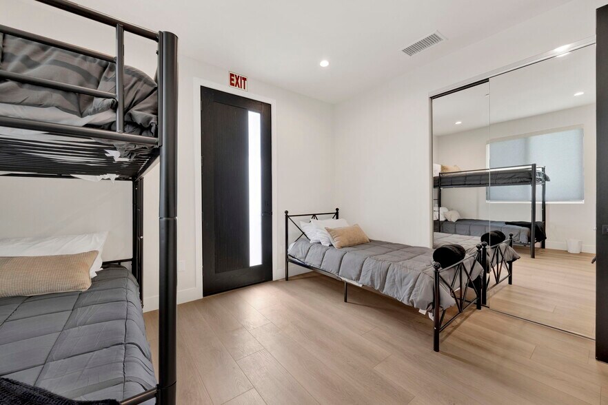 More Photos Of 7410 Denny Ave, Sun Valley Healthcare For Sale