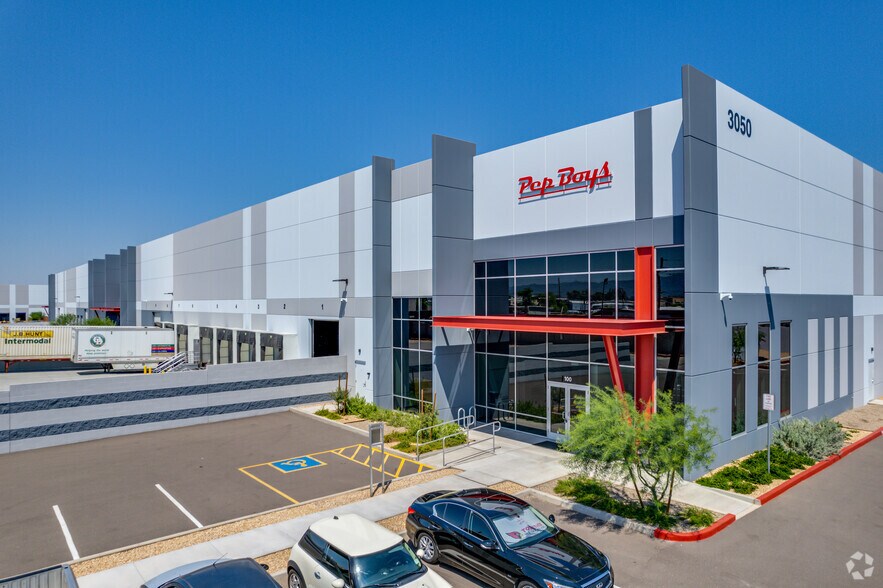 More Photos Of 4250 E Superior Ave, Phoenix Warehouse For Lease