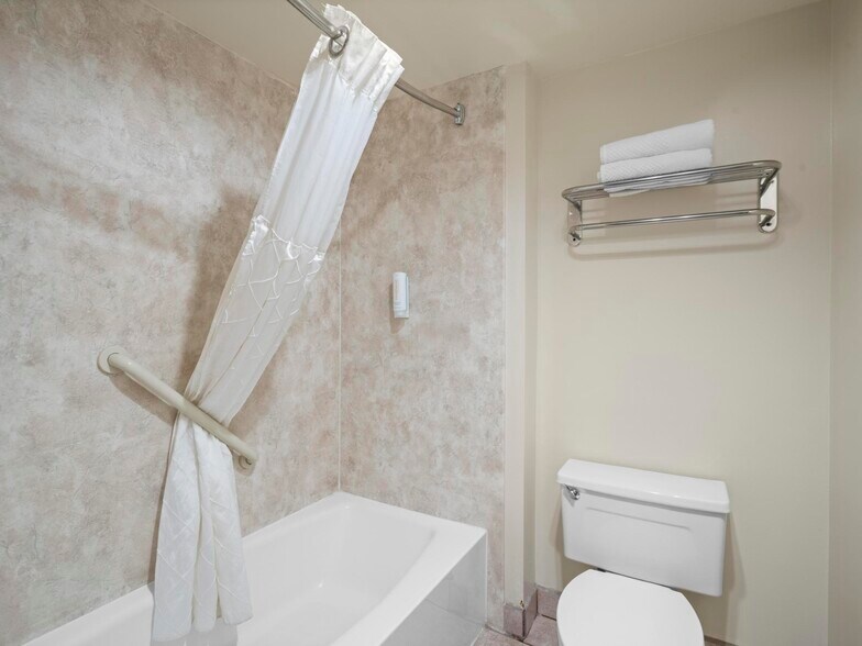 More Photos Of 1225 S State St, Salina Hotel For Sale