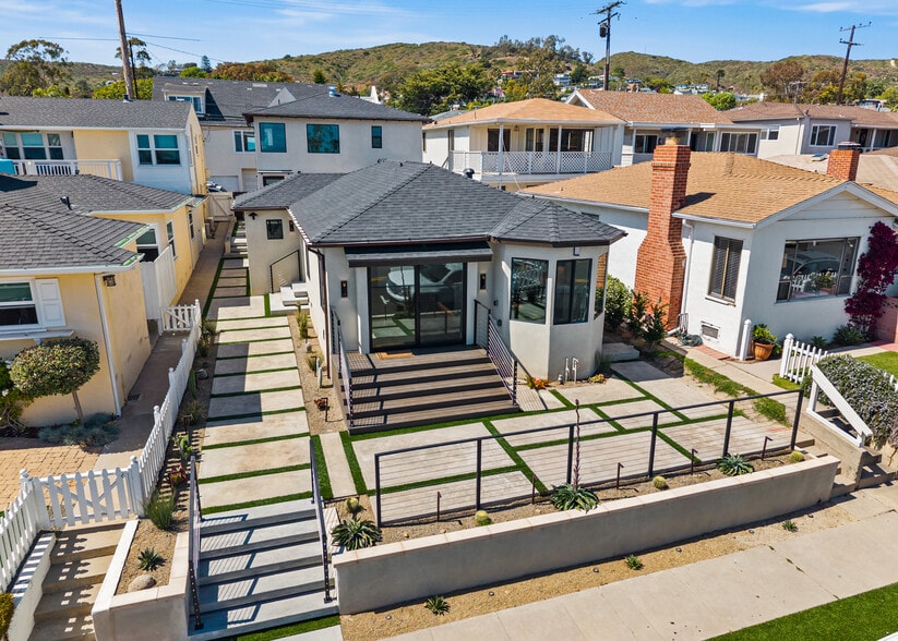 Primary Photo Of 216 Cliff Dr, Laguna Beach Apartments For Sale