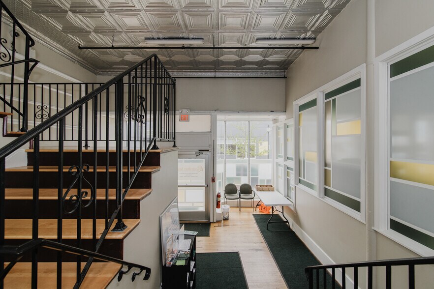 More Photos Of 2700 Cherokee St, Saint Louis General Retail For Lease