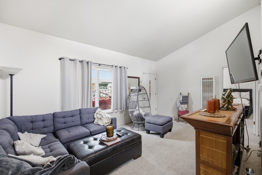 More Photos Of 1584 Chanticleer Ave, Santa Cruz Apartments For Sale