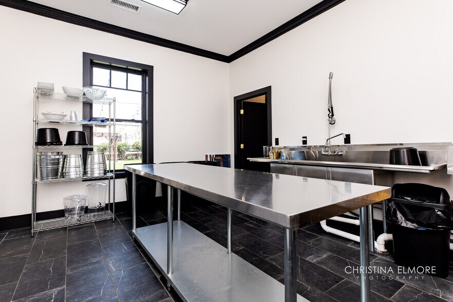 More Photos Of 806 Commerce St, Perry Storefront Retail Office For Sale